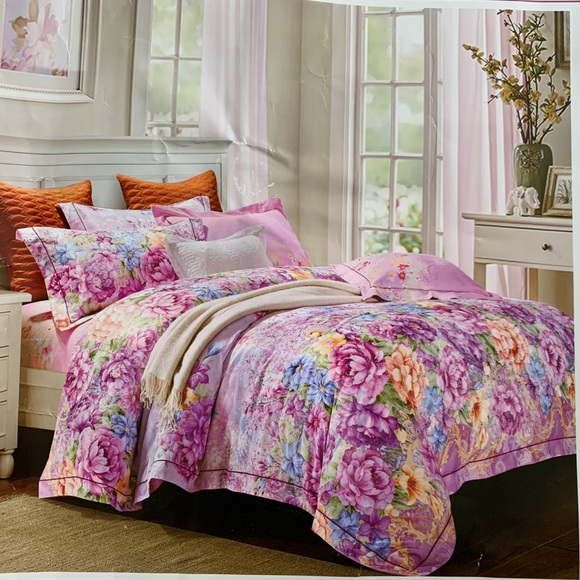 Other - Queen size bedding set BNIB